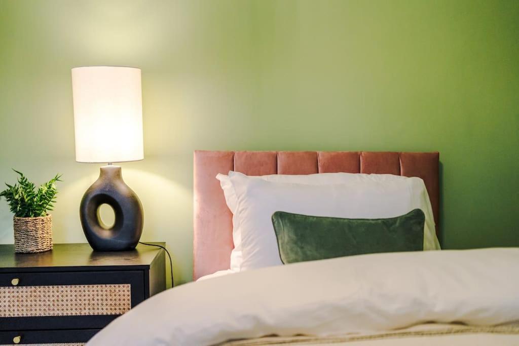 5 Bed Salford Sanctuary Retreat Βίλα Μάντσεστερ Εξωτερικό φωτογραφία