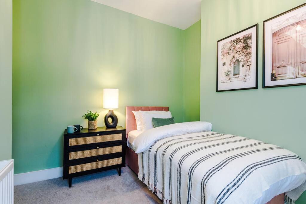 5 Bed Salford Sanctuary Retreat Βίλα Μάντσεστερ Εξωτερικό φωτογραφία
