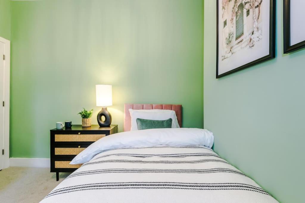 5 Bed Salford Sanctuary Retreat Βίλα Μάντσεστερ Εξωτερικό φωτογραφία