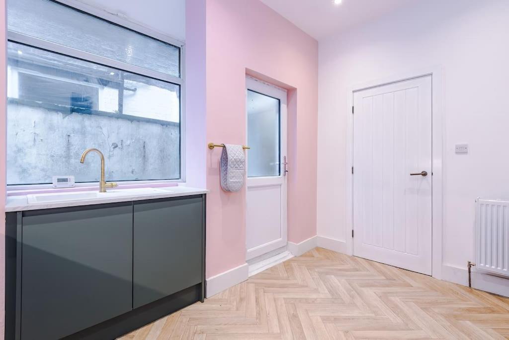 5 Bed Salford Sanctuary Retreat Βίλα Μάντσεστερ Εξωτερικό φωτογραφία