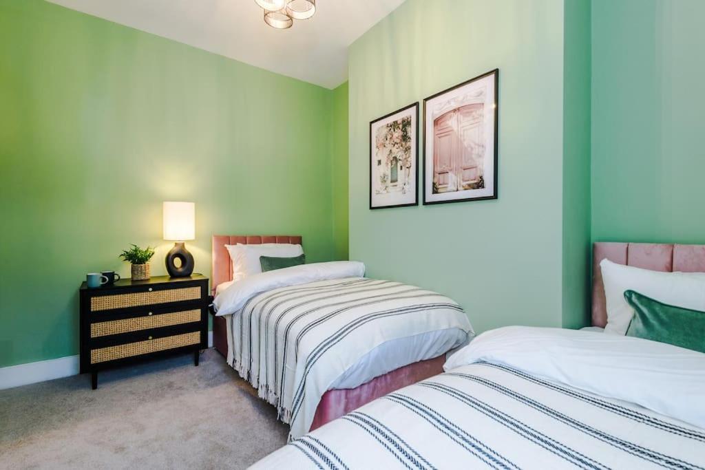 5 Bed Salford Sanctuary Retreat Βίλα Μάντσεστερ Εξωτερικό φωτογραφία